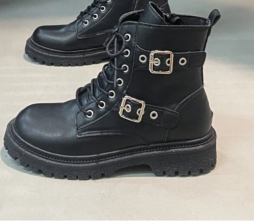 ZIPPER BLACK LEATHER ANKLE BOOTS